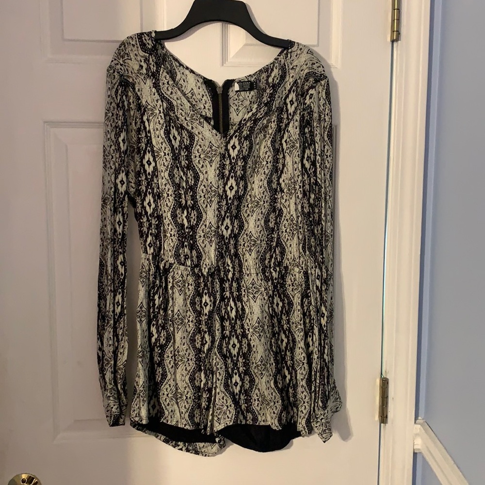 Like new! Volcom long sleeve patterned romper